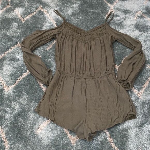 forever 21 romper  - Picture 1 of 4